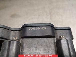 Toyota Avensis ABS Pomp O338577 foto 3