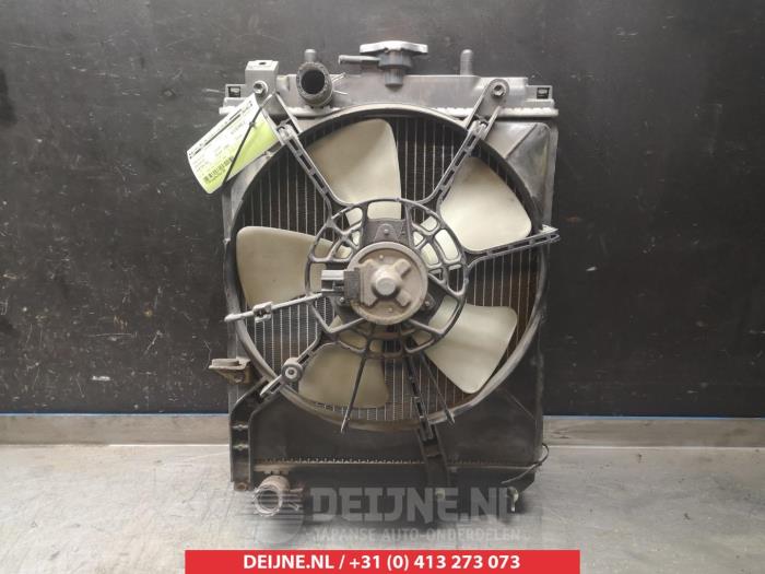 Gebruikte Radiateur Daihatsu Sirion/Storia (M1) 1.0 12V DVVT 4x4 Prijs € 25,00 Margeregeling aangeboden door V.Deijne Jap.Auto-onderdelen BV