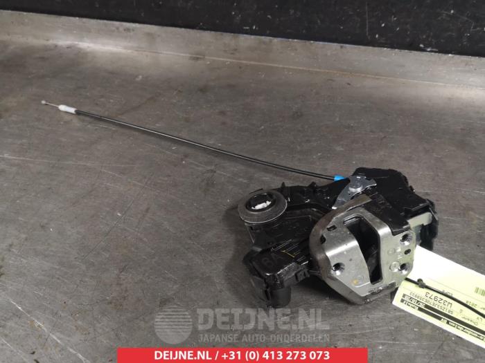 Toyota Auris Deurslot Mechaniek 4Deurs links-voor O279912