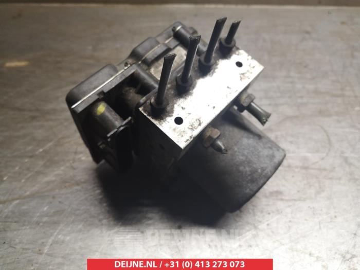Gebruikte ABS Pomp Toyota Corolla Verso (R10/11) 2.2 D-4D 16V Prijs € 50,00 Margeregeling aangeboden door V.Deijne Jap.Auto-onderdelen BV