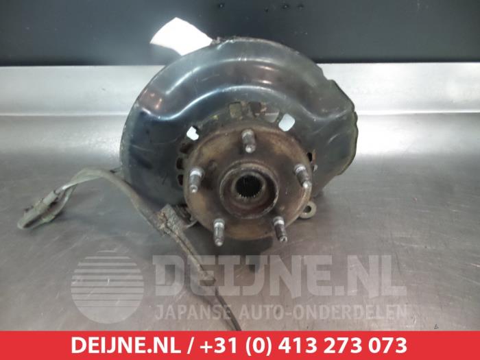 Toyota Avensis Verso Fusee links-voor O323157