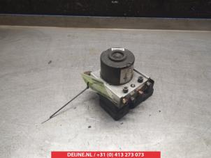 Mitsubishi Grandis ABS Pomp O338079 foto 2
