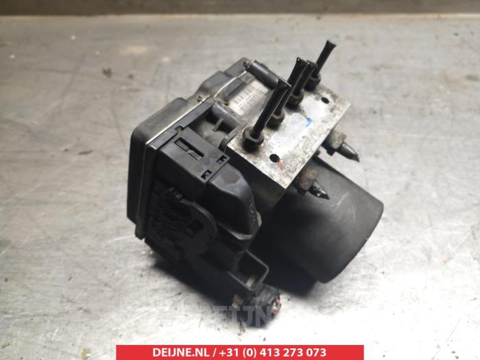 Gebruikte ABS Pomp Toyota Corolla Verso (R10/11) 2.2 D-4D 16V Prijs € 50,00 Margeregeling aangeboden door V.Deijne Jap.Auto-onderdelen BV