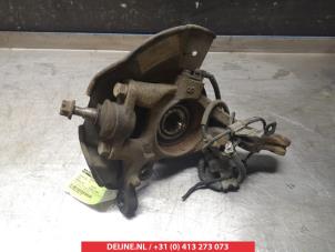 Kia Carens Achsschenkel rechts vorne O323702 foto 2