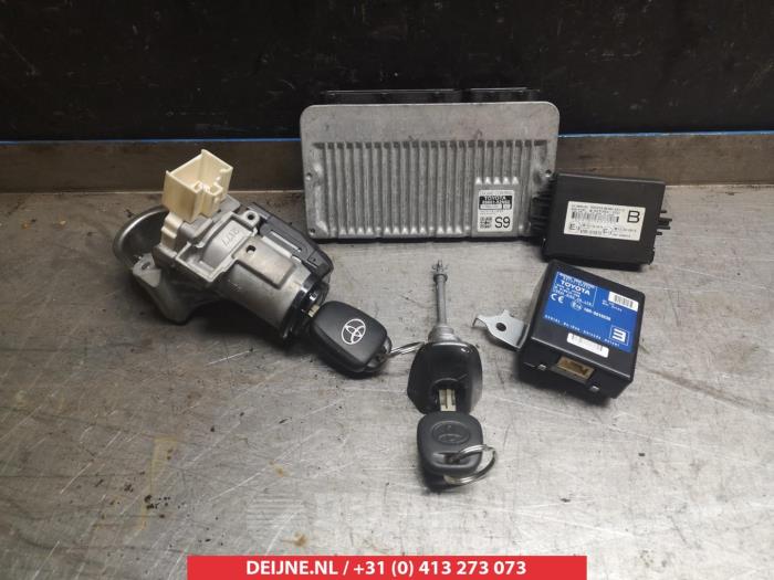 Toyota Verso-S Ignition lock + key O336118