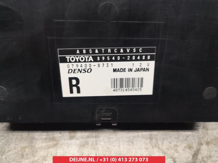 ABS Computer van een Toyota Celica (ZZT230/231) 1.8 16V VVTL-i TS 2005