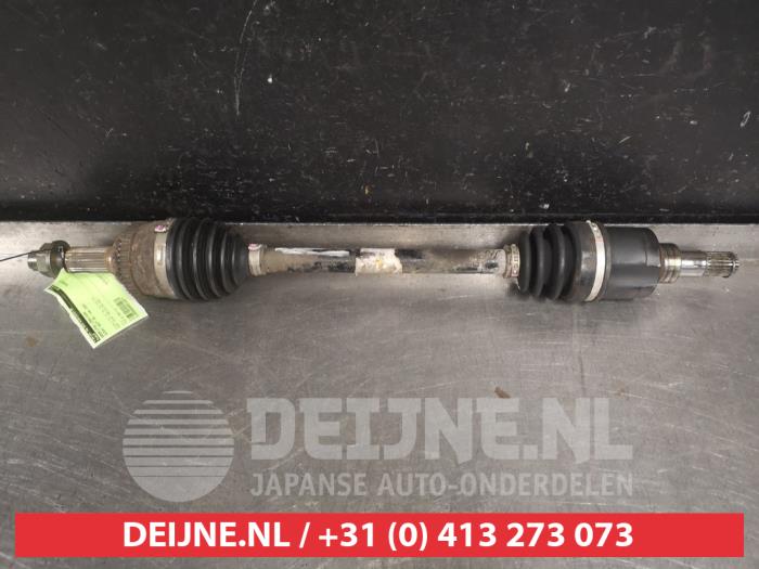 Suzuki Swift Aandrijfas links-voor O318477
