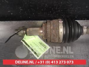 Suzuki Swift Aandrijfas links-voor O318477 foto 2