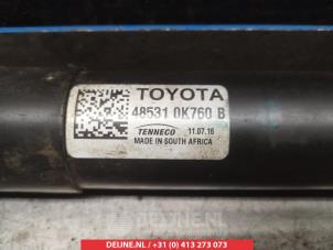 Toyota Hilux Schokdemper rechts-achter O379900 foto 2