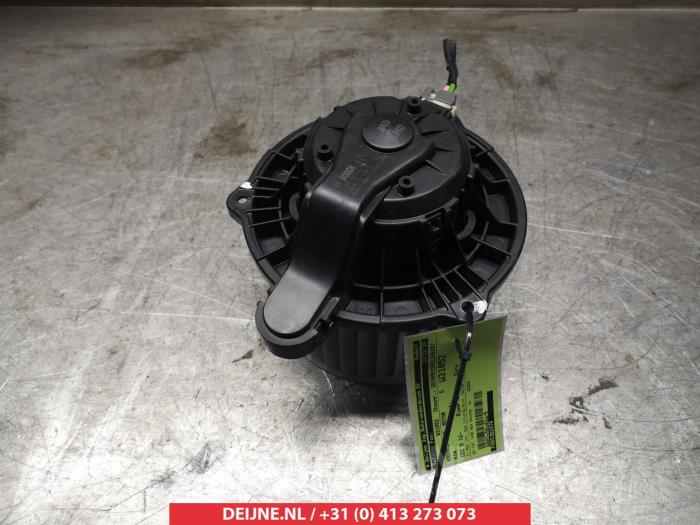 Kia Ceed Heating and ventilation fan motor O367141