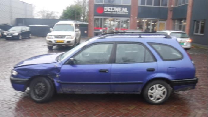 Toyota Corolla Portier 4Deurs links-voor O272844