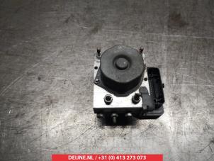 Toyota Auris ABS pump O338589 photo 2