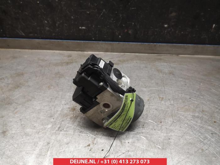 Gebruikte ABS Pomp Mazda MX-5 (NB18/35/8C) 1.8i 16V SV-T Prijs € 50,00 Margeregeling aangeboden door V.Deijne Jap.Auto-onderdelen BV