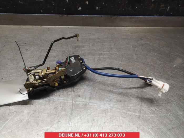 Suzuki Swift Deurslot Mechaniek 4Deurs links-voor O279786