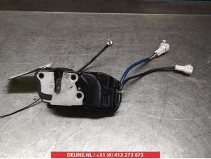 Suzuki Swift Door lock mechanism 4-door, front left O279786 photo 2