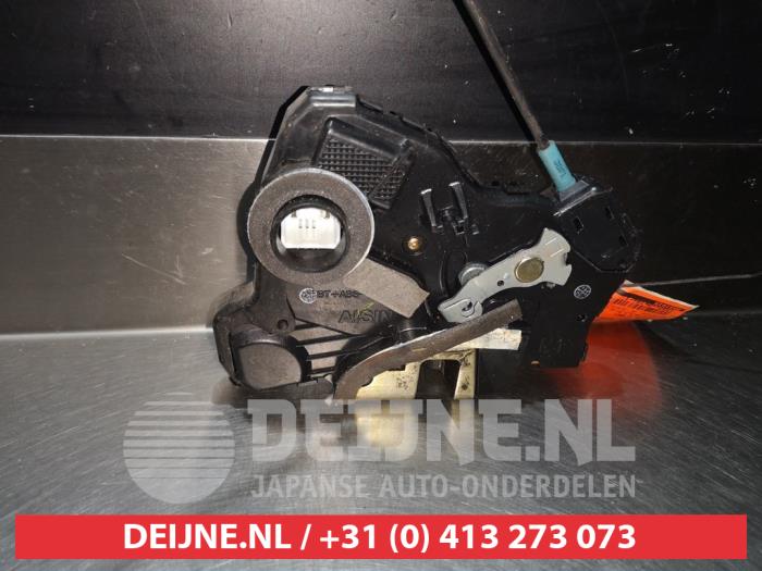 Daihatsu Sirion Deurslot Mechaniek 4Deurs links-voor O279753