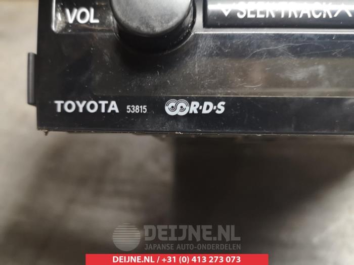 Radio van een Toyota Prius (NHW20) 1.5 16V 2008