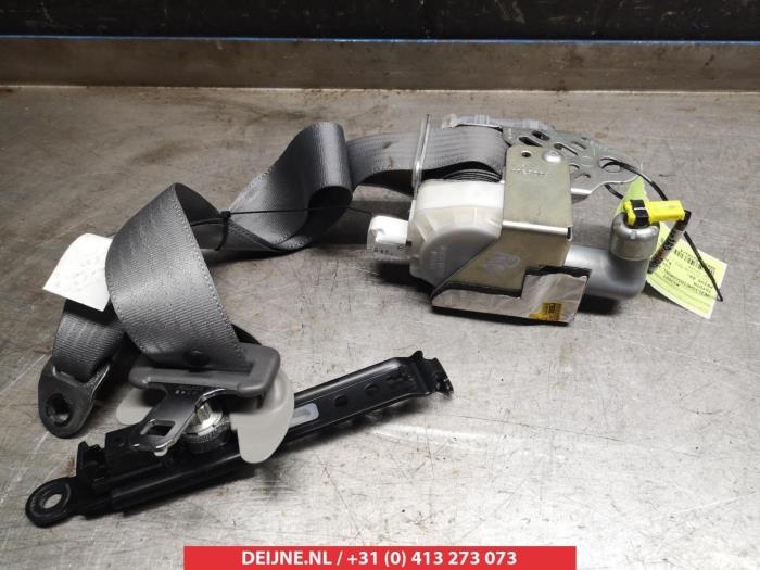 Toyota Prius Front seatbelt, right O315424