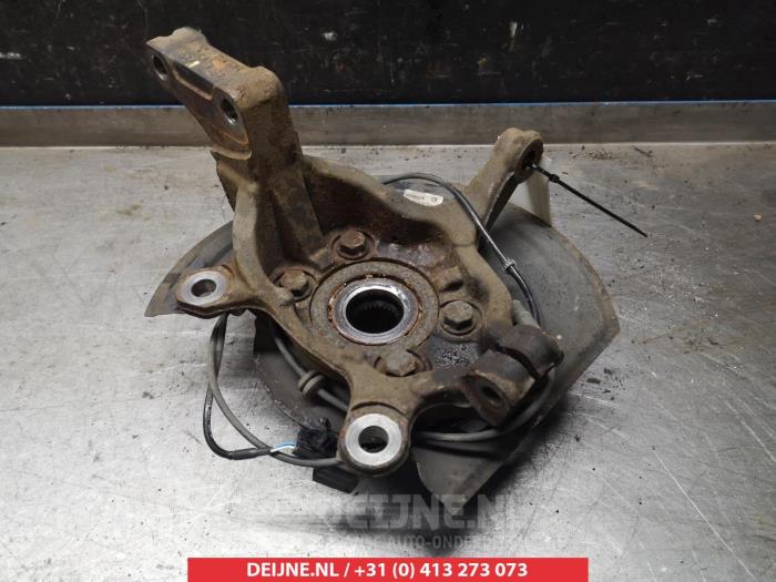 Nissan Pulsar Fusee rechts-voor O323571