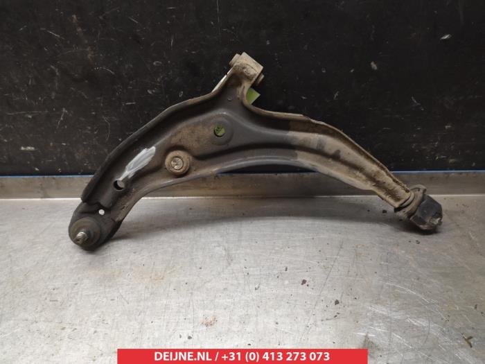 Nissan Micra Draagarm onder links-voor O381170