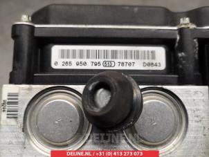 Subaru Impreza ABS pump O337726 photo 3