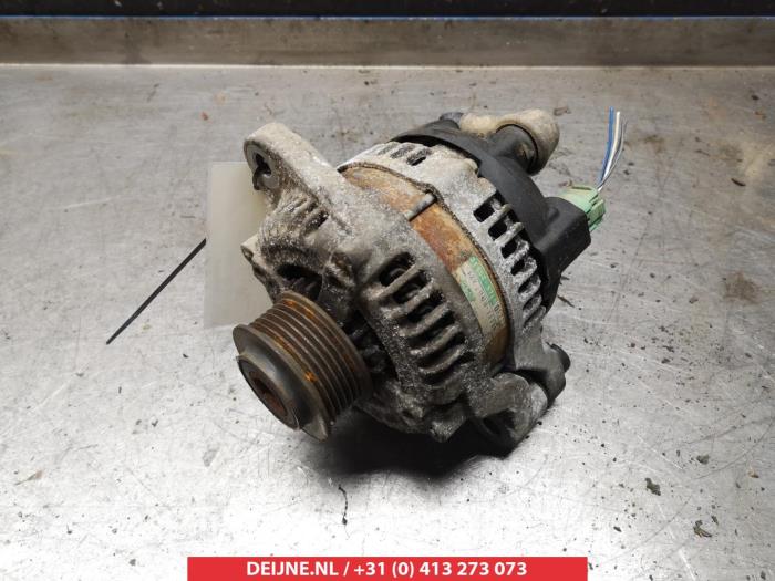 Gebruikte Dynamo Suzuki SX4 (EY/GY) 2.0 16V DDiS 4x4 Prijs € 35,00 Margeregeling aangeboden door V.Deijne Jap.Auto-onderdelen BV