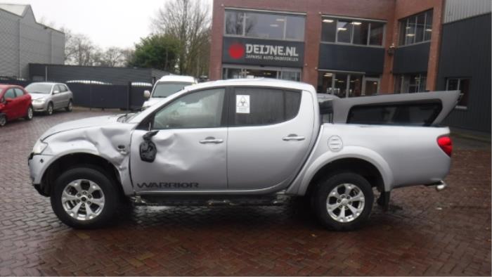 Mitsubishi L200 Portier 4Deurs links-achter O285495