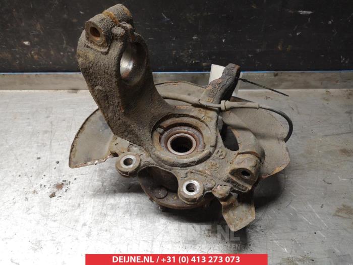 Mazda 3 Fusee rechts-voor O323273