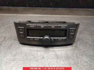 Gebruikte Kachel Bedieningspaneel Toyota Avensis Wagon (T25/B1E) 2.2 D-4D 16V D-CAT Prijs € 35,00 Margeregeling aangeboden door V.Deijne Jap.Auto-onderdelen BV