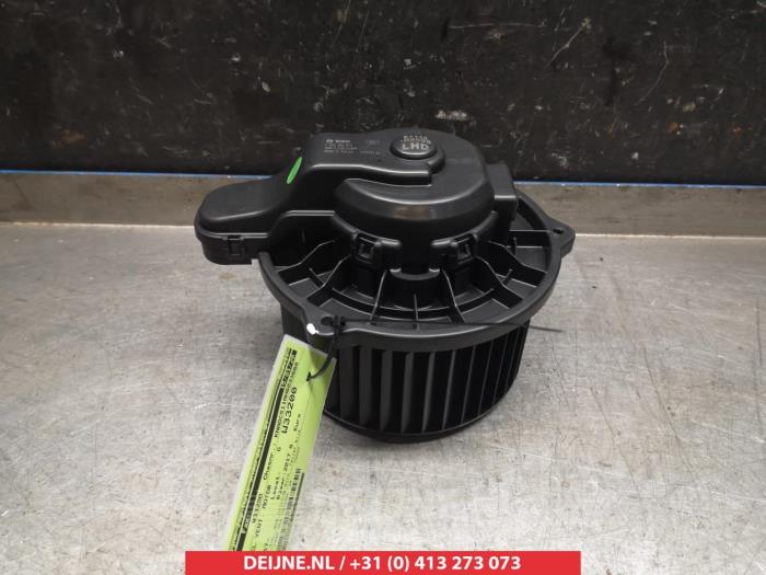 Kia Rio Kachel Ventilatiemotor O367148