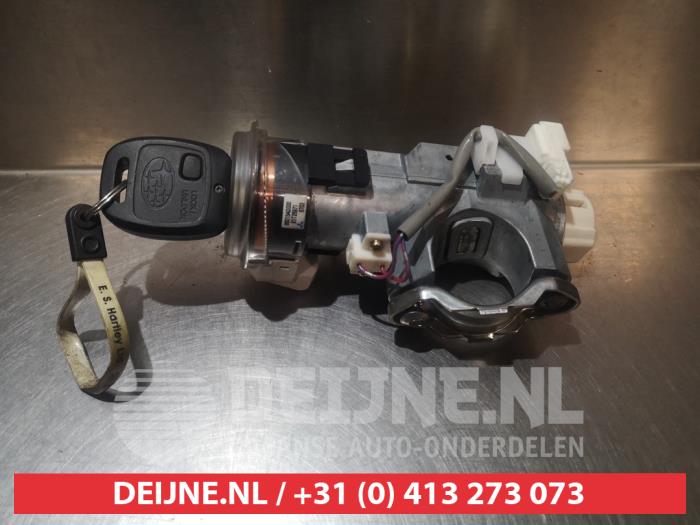 Subaru Legacy Kontaktslot+Sleutel O335219