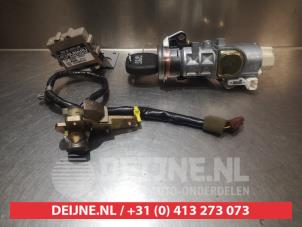 Subaru Legacy Ignition lock + key O335219 photo 4