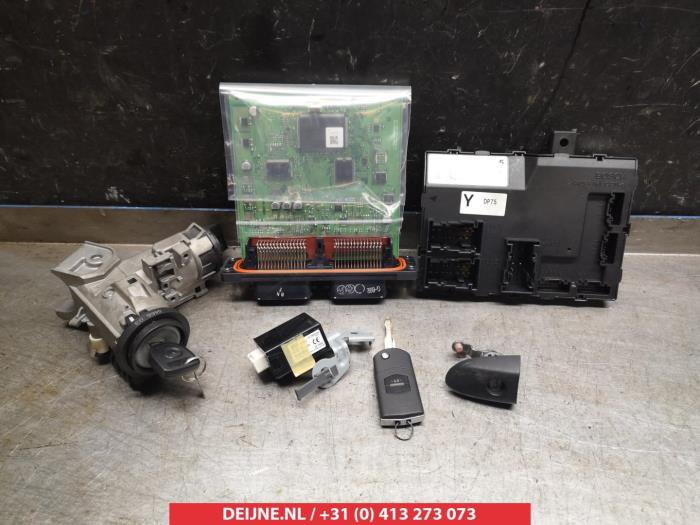 Mazda 2 Engine management computer O344063