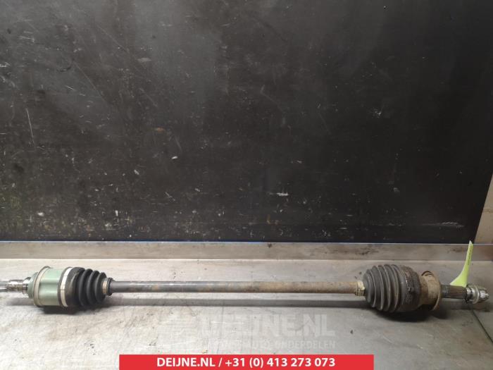 Gebruikte Aandrijfas rechts-voor Daihatsu Terios (J2) 1.5 16V DVVT 4x4 Euro 4 Prijs € 75,00 Margeregeling aangeboden door V.Deijne Jap.Auto-onderdelen BV