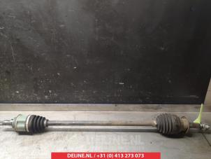 Gebruikte Aandrijfas rechts-voor Daihatsu Terios (J2) 1.5 16V DVVT 4x4 Euro 4 Prijs € 75,00 Margeregeling aangeboden door V.Deijne Jap.Auto-onderdelen BV