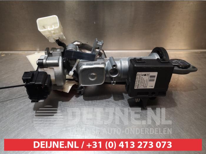 Suzuki Swift Ignition lock + key O335827