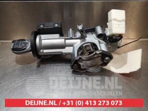 Suzuki Swift Ignition lock + key O335827 photo 2