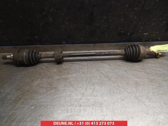 Daihatsu Sirion Aandrijfas rechts-voor O319780