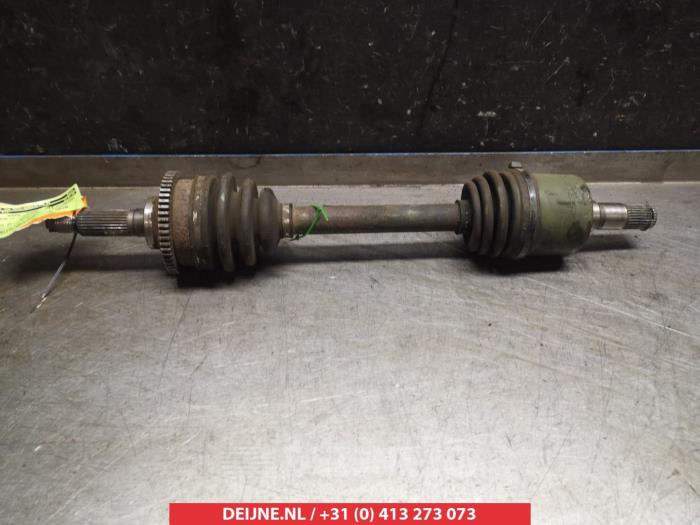 Gebruikte Aandrijfas links-voor Kia Carnival 2 (FIB/FLD) 2.9 TD 16V Prijs € 35,00 Margeregeling aangeboden door V.Deijne Jap.Auto-onderdelen BV