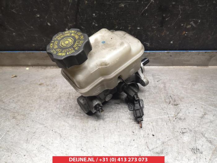 Kia Sorento Master cylinder O336696
