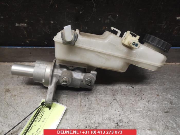 Toyota Avensis Hoofdremcilinder O337081