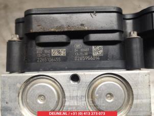 Toyota Auris ABS pump O338590 photo 4
