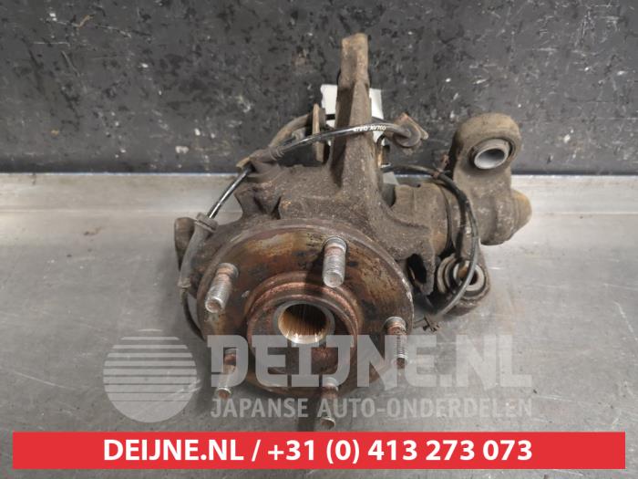 Nissan Primera Fusee rechts-voor O323527