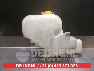 Nissan Patrol Ruitensproeiertank voor O340511 foto 2