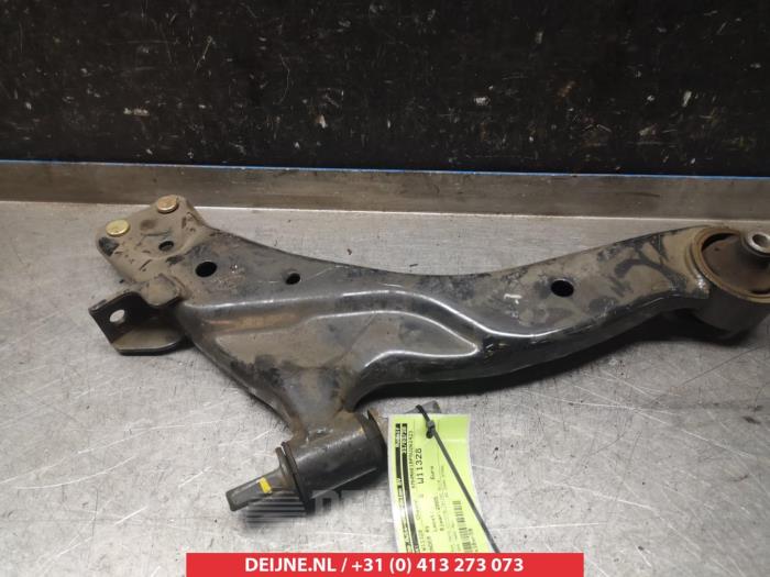 Hyundai Trajet Front lower wishbone, right O382084