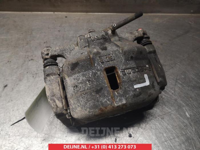 Nissan Qashqai Remklauw (Tang) links-voor O324917