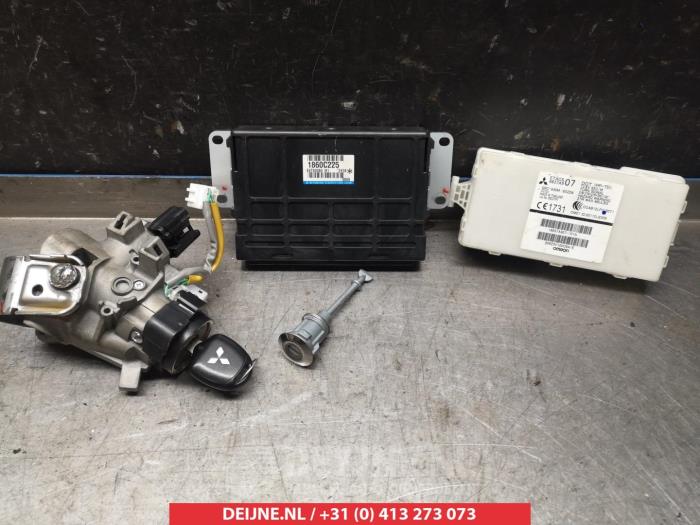 Mitsubishi Space Star Kontaktslot+Sleutel O335469