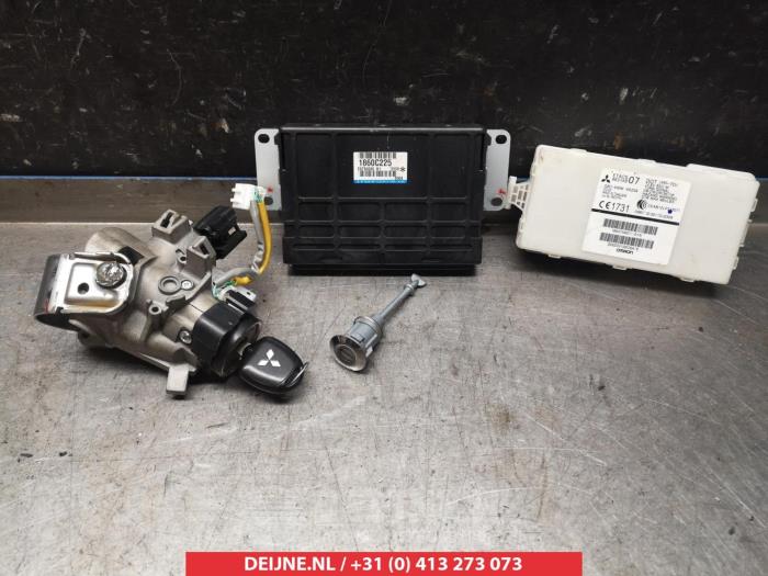 Mitsubishi Space Star Slotenset Cilinder (compleet) O278426