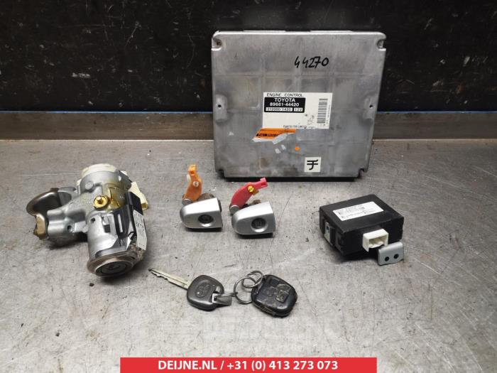 Toyota Avensis Verso Steuergerät Motormanagement O345493