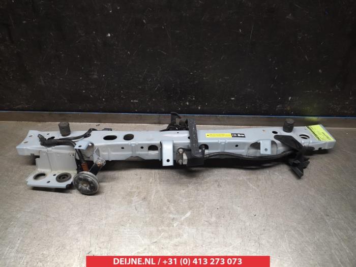 Nissan Note Schlossträger vorne O270543